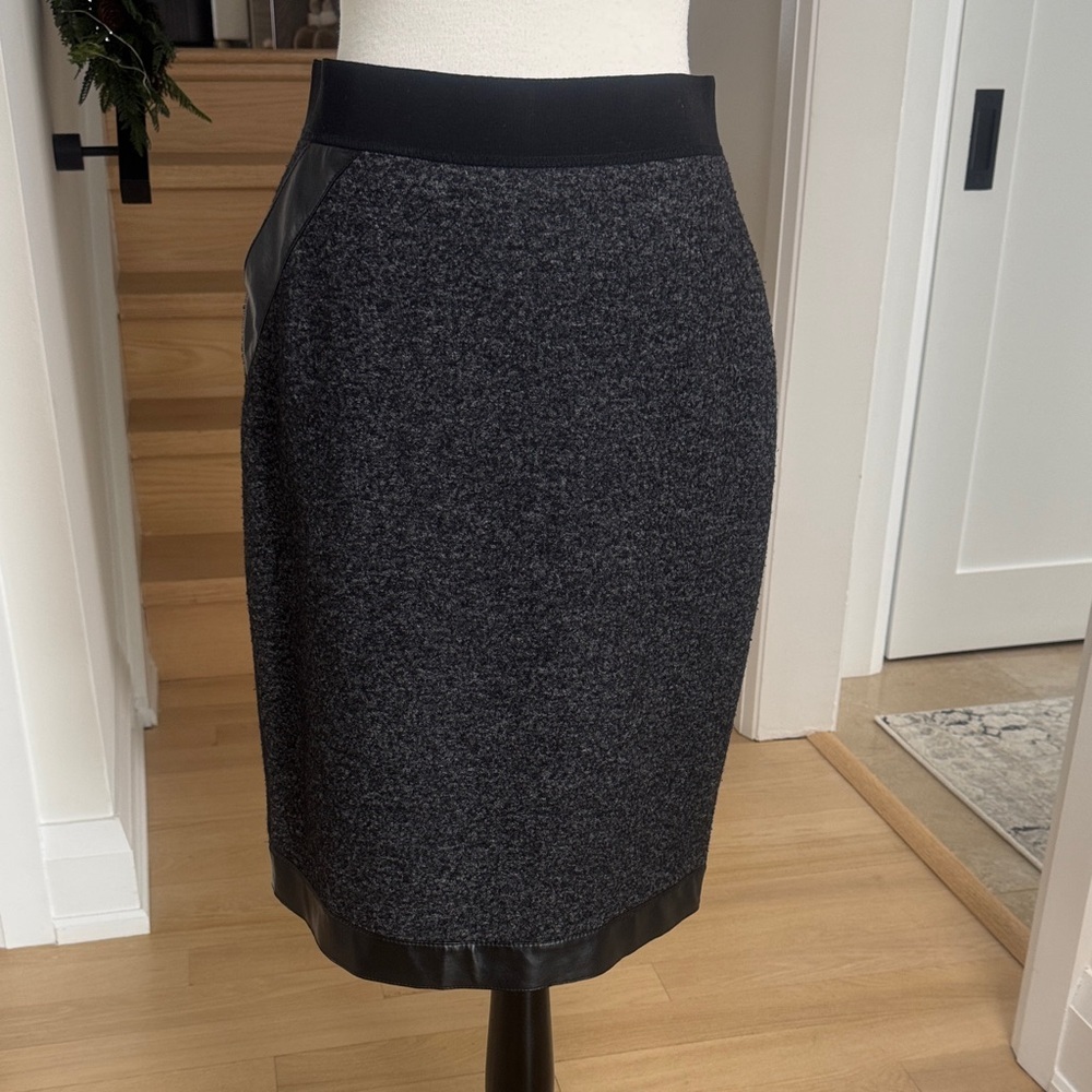Sportmax Grey Knit Pencil Skirt with Leather Trim – Made in Italy – Size L